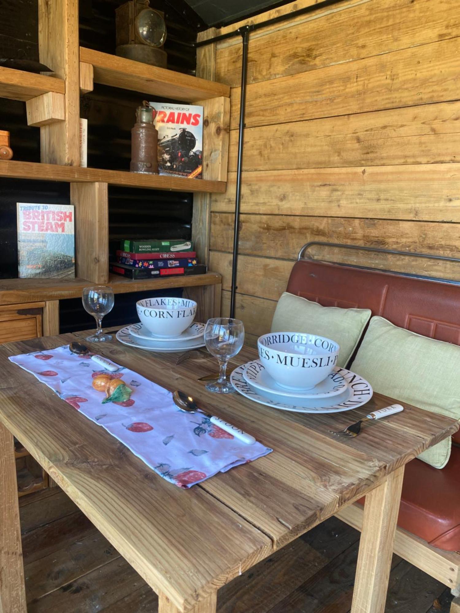Swallowfield Glamping-Station Master Йеавил Экстерьер фото